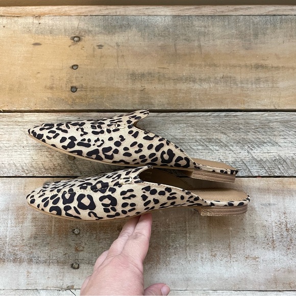 Michelle McDowell Leopard Print Flat Slip On Mules - Picture 5 of 10